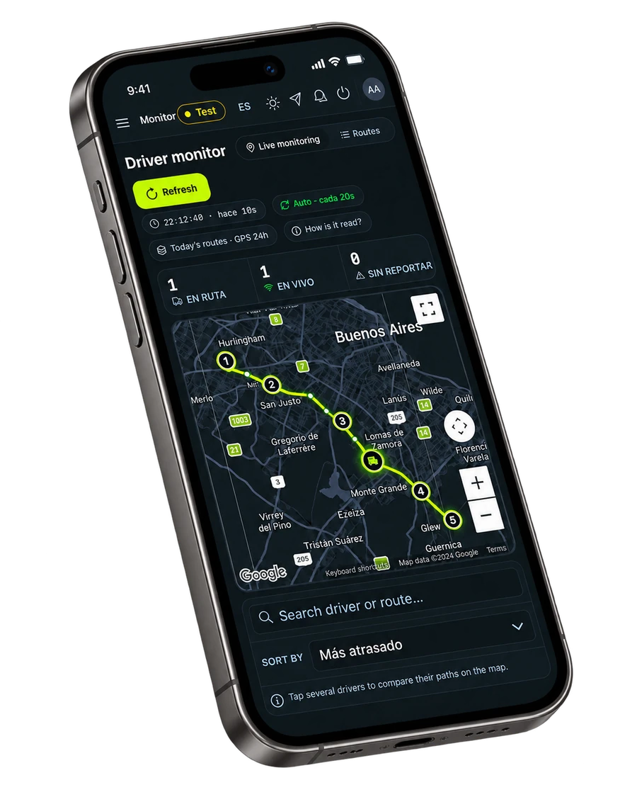Teléfono mostrando el monitor de choferes de ProdTech: la ruta del día sobre el mapa del Gran Buenos Aires con cinco paradas numeradas y el camión en vivo entre la tercera y la cuarta, arriba los contadores de unidades en ruta, en vivo y sin reportar